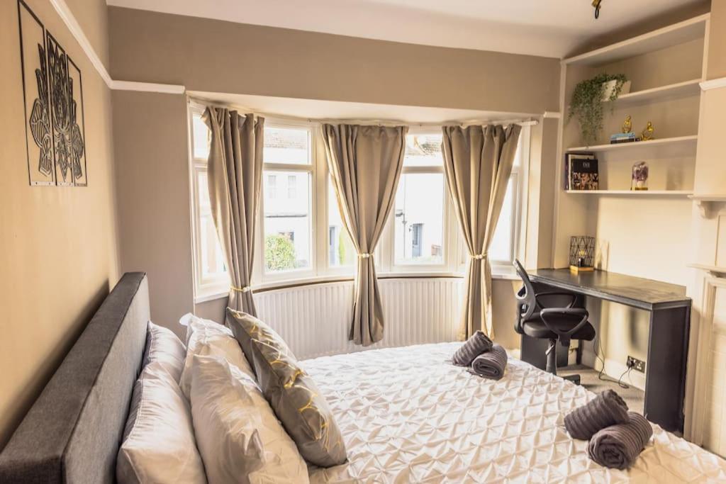 Casa vacanze Stunning 3 Bed In New Malden, South West -newly Decorated - Free Parking - Ultrafast Wifi - Smart Tv - Netflix - Sleeps Up To 6! Close To Wimbledon And Kingston. Londra
