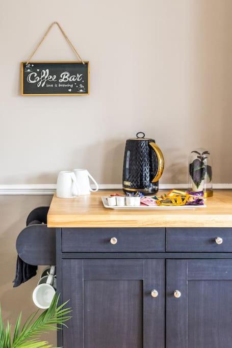 Casa vacanze Stunning 3 Bed In New Malden, South West -newly Decorated - Free Parking - Ultrafast Wifi - Smart Tv - Netflix - Sleeps Up To 6! Close To Wimbledon And Kingston. *